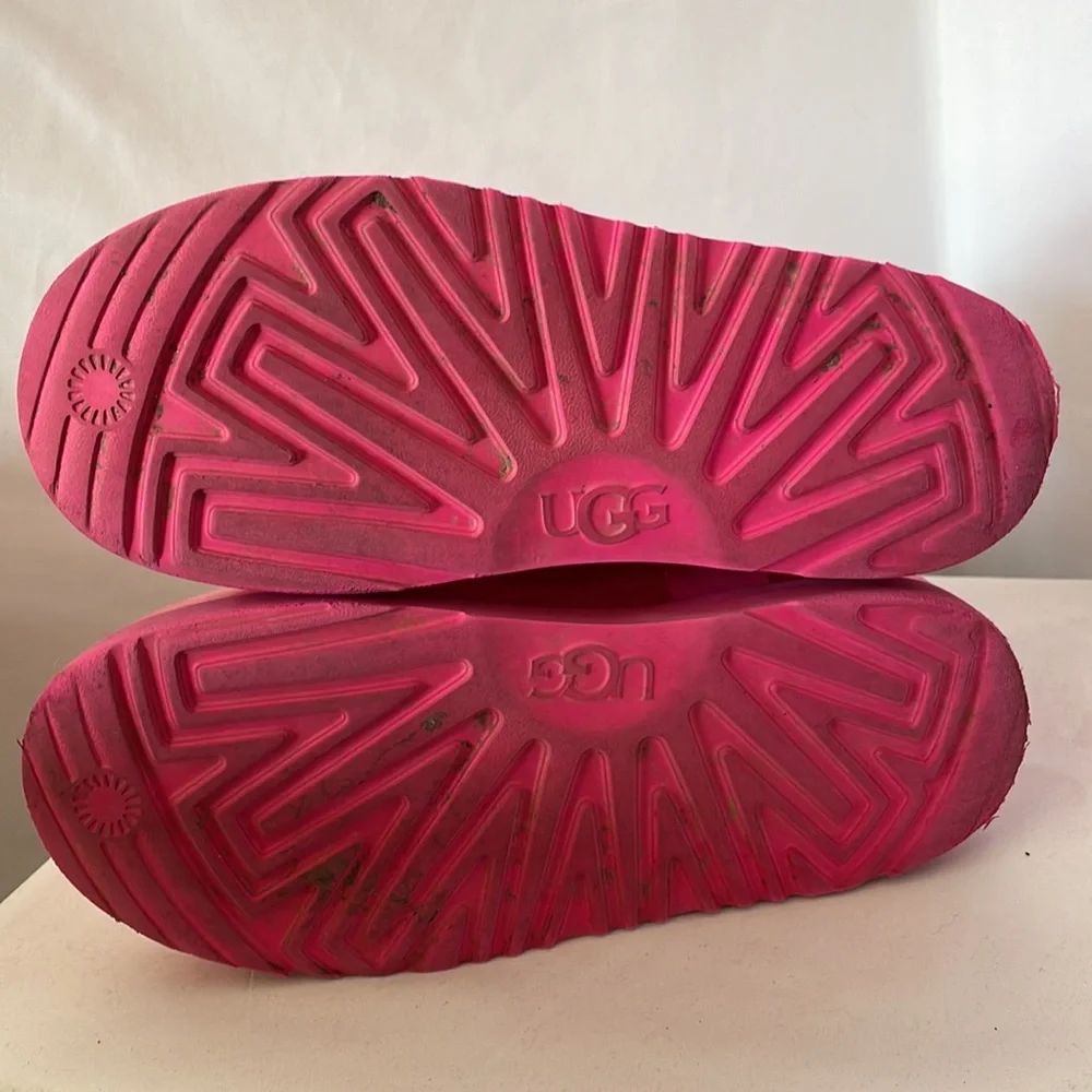 UGG kids classic clear mini ankle boot‎ size 5